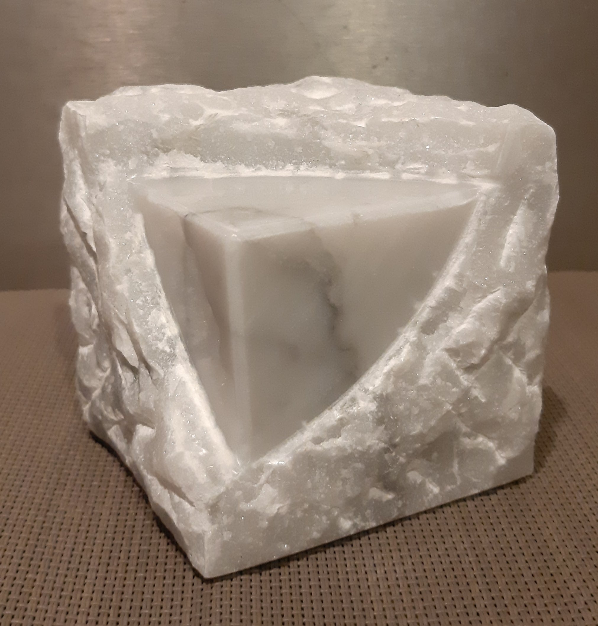 Sculpture « Cube » marbre de Carrare ou calcaire