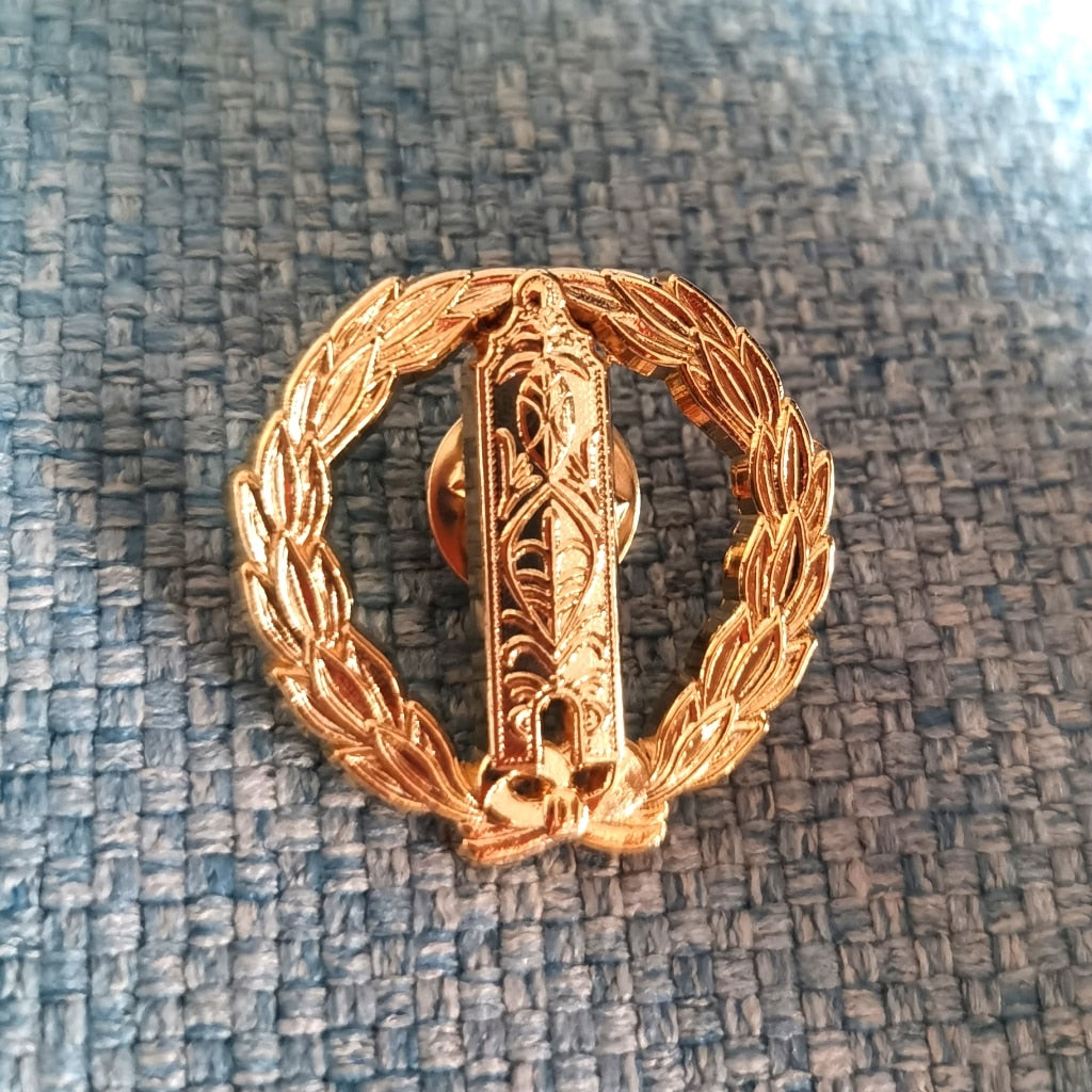 Wreathed Junior Warden Plumb Rule Masonic Lapel Pin