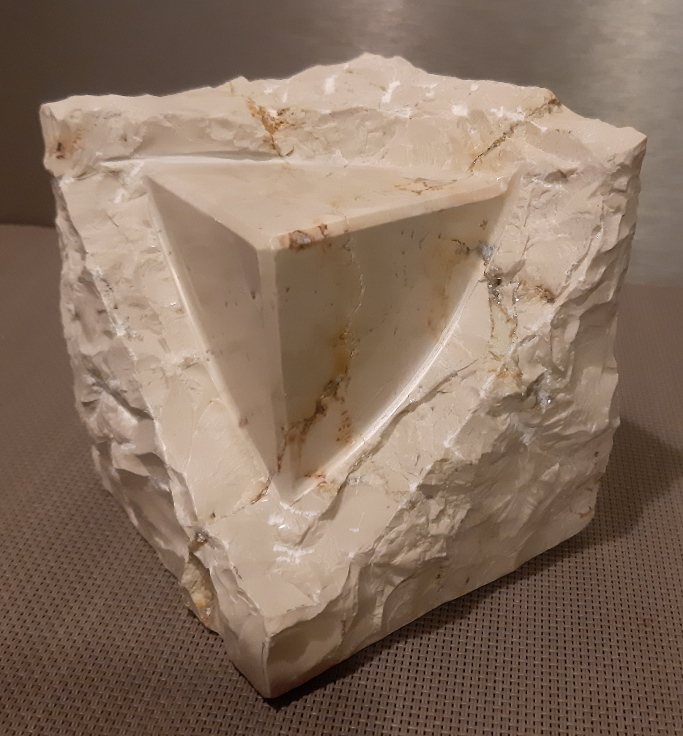 Sculpture « Cube » marbre de Carrare ou calcaire