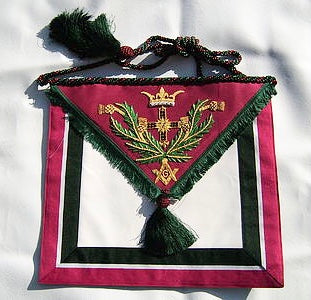 Royal Order of Scotland Deputy Grand Master Apron. 41x35 cm