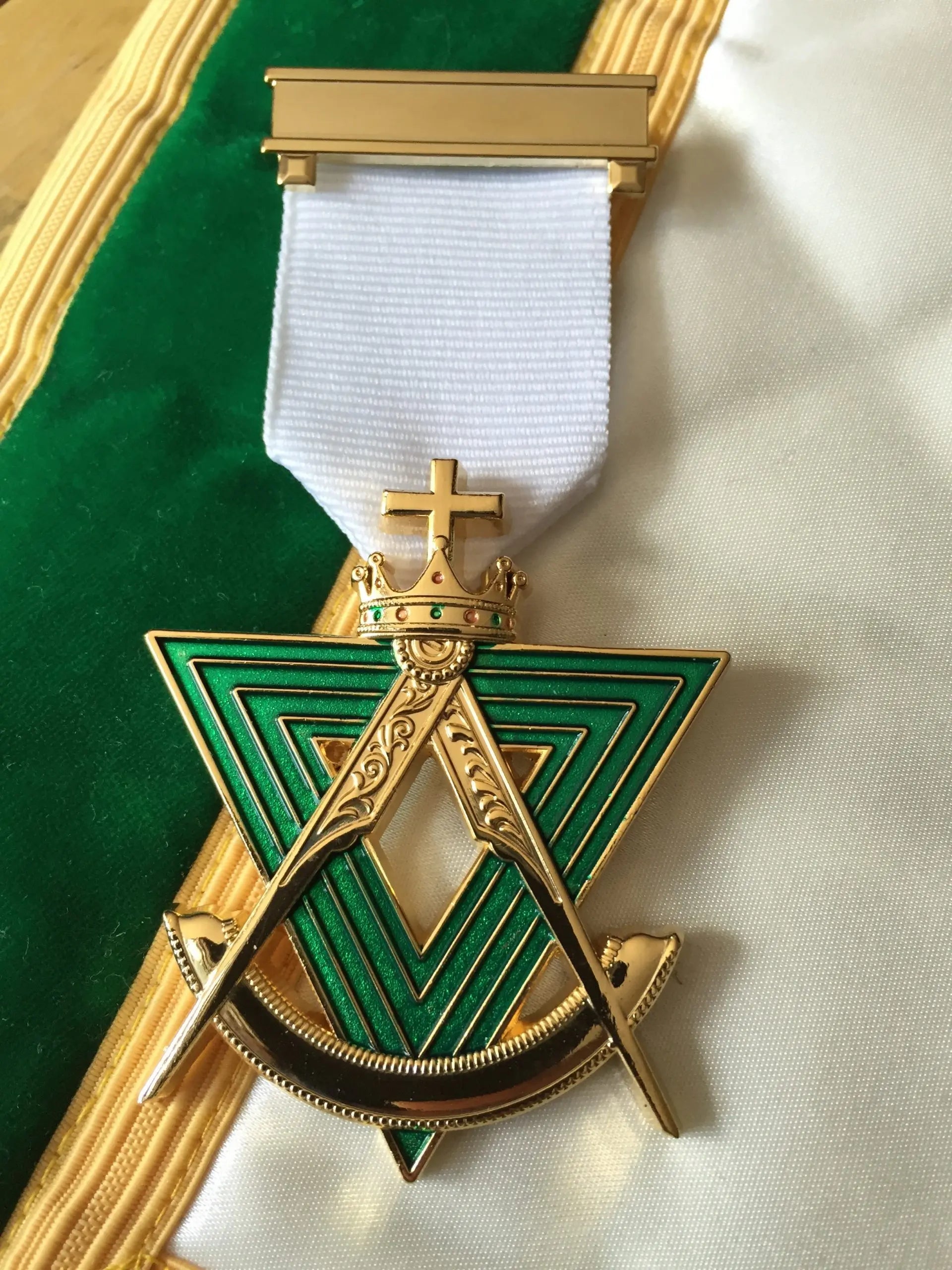 Allied Masonic Degrees Past Sovereign Master Breast Jewel - American Constitution